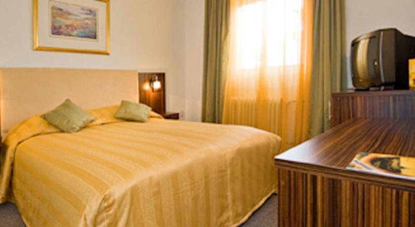 Hotel Rex سيفِسوارا المظهر الخارجي الصورة